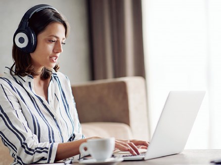 academy-photo-female-computer